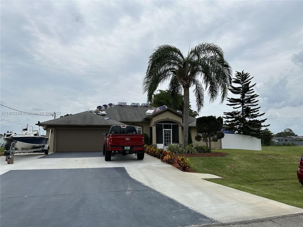 Photo of 1038 SW College Park Rd, Port Saint Lucie, FL 34953 (MLS # A11409239)