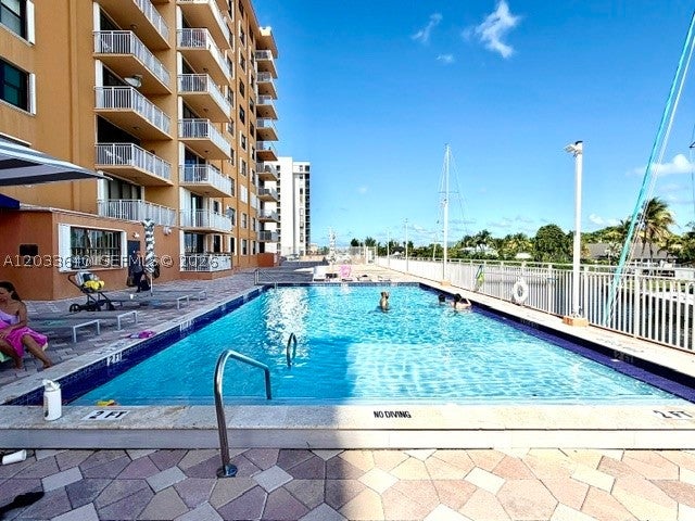 2450 NE 135th St 704, North Miami FL 33181
