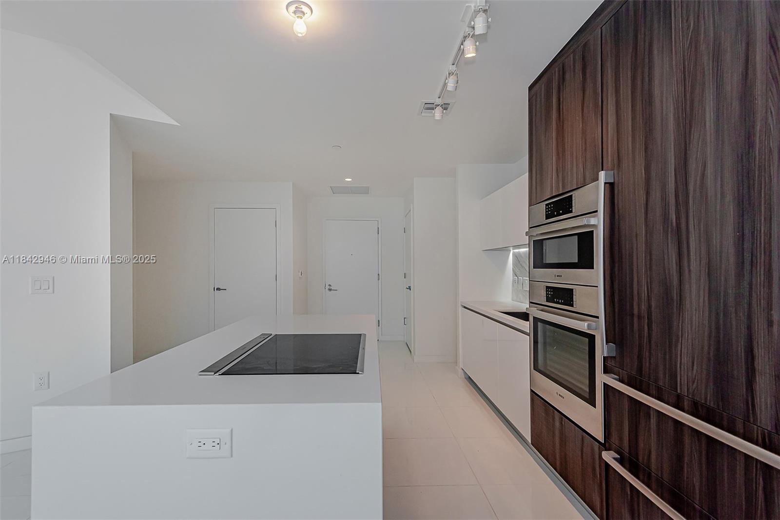 Paramount Miami World Cent - Residential Lease