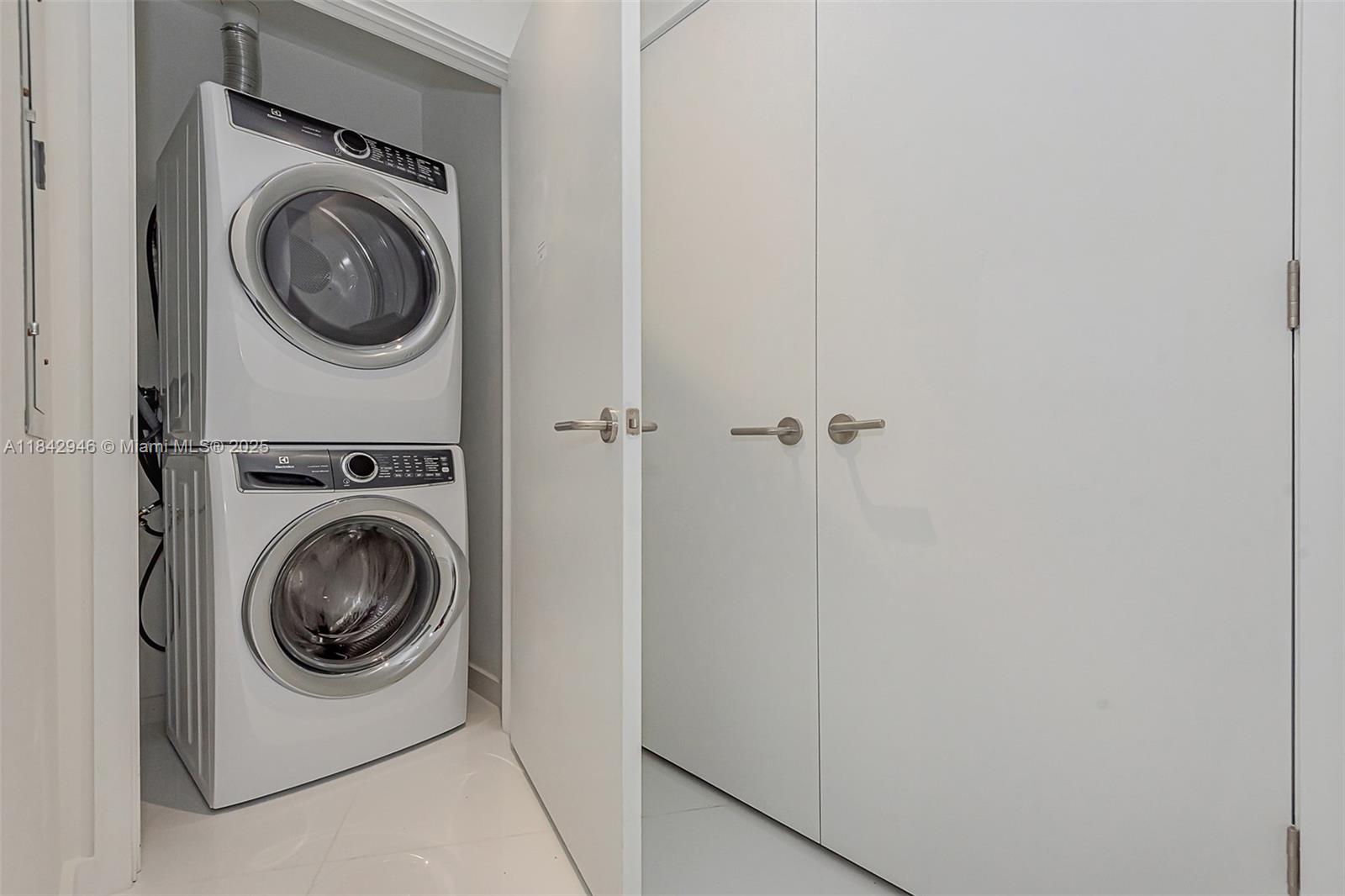 Paramount Miami World Cent - Residential Lease