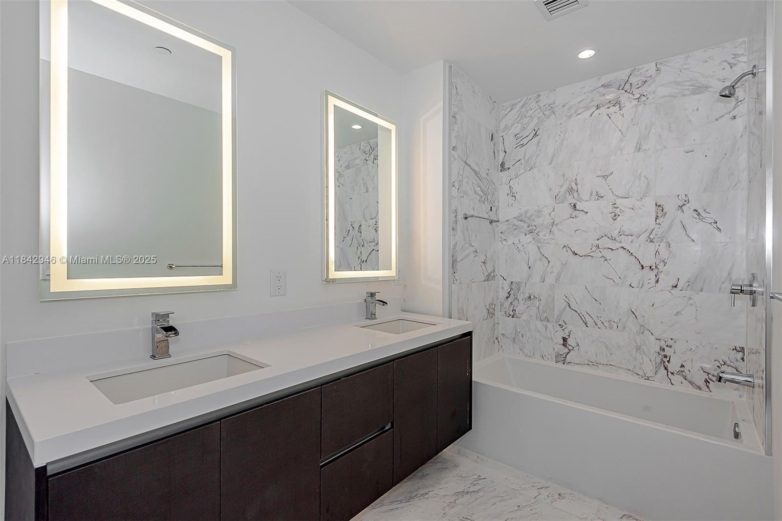 Paramount Miami World Cent - Residential Lease