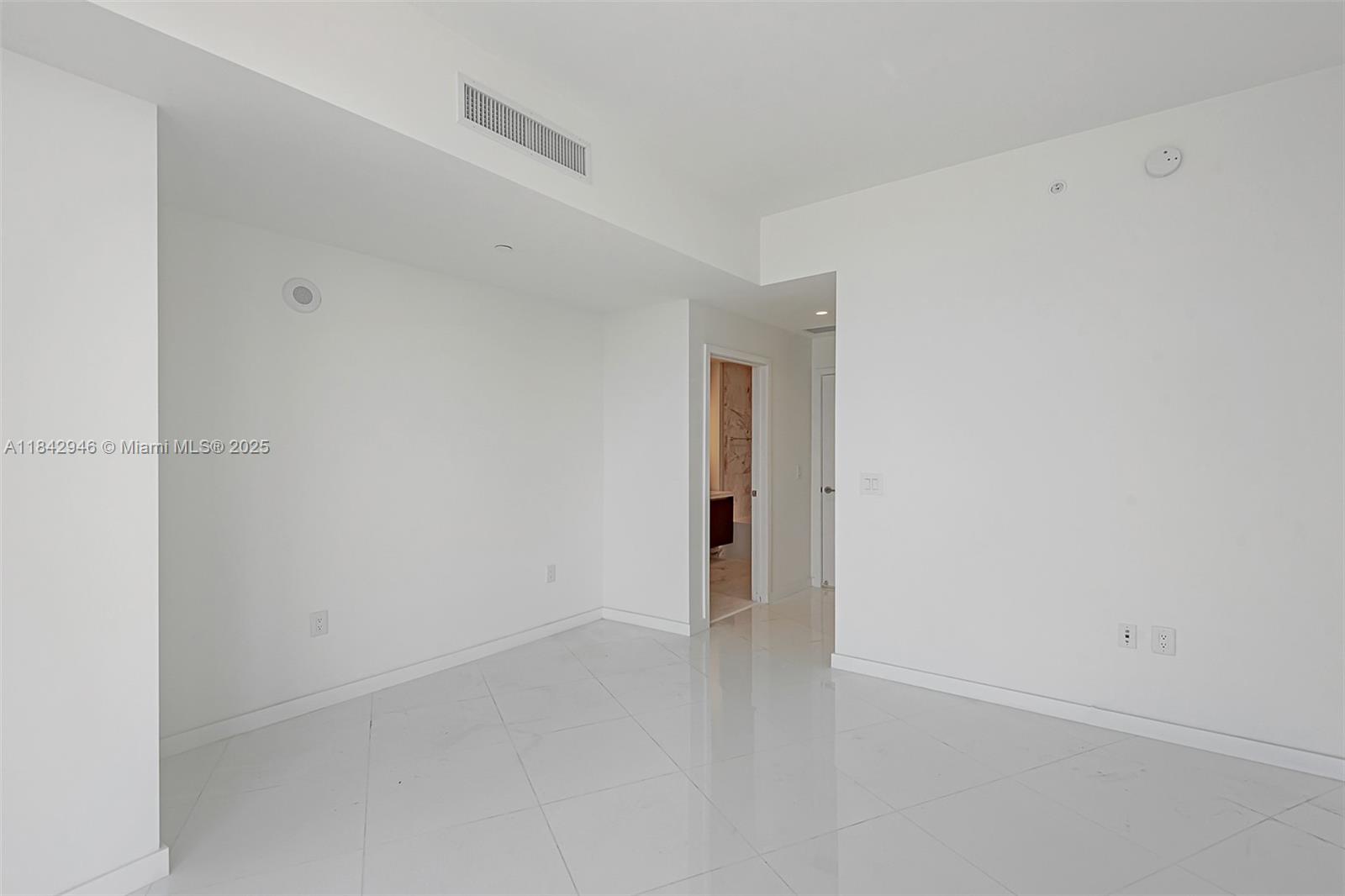 Paramount Miami World Cent - Residential Lease