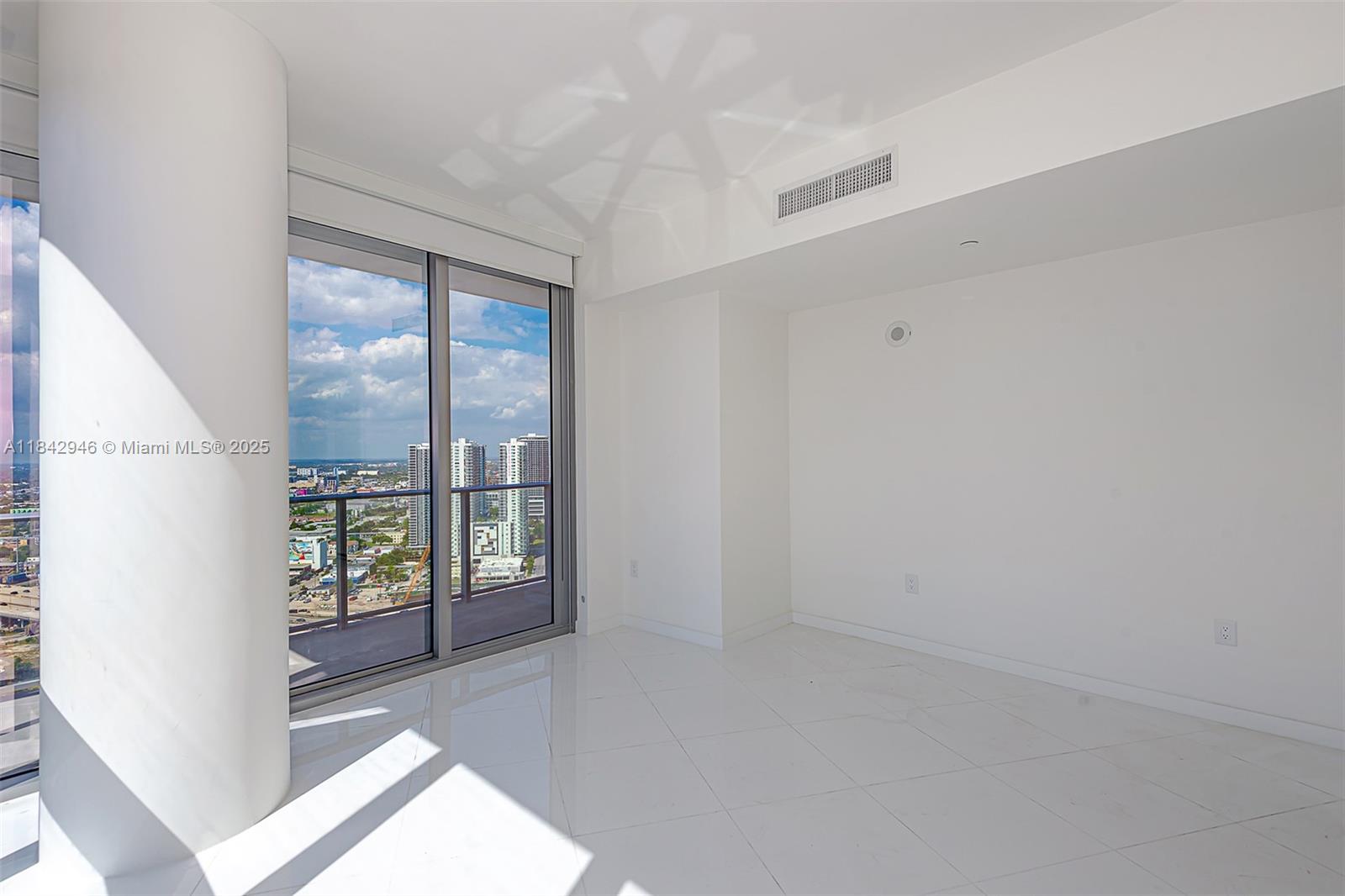 Paramount Miami World Cent - Residential Lease