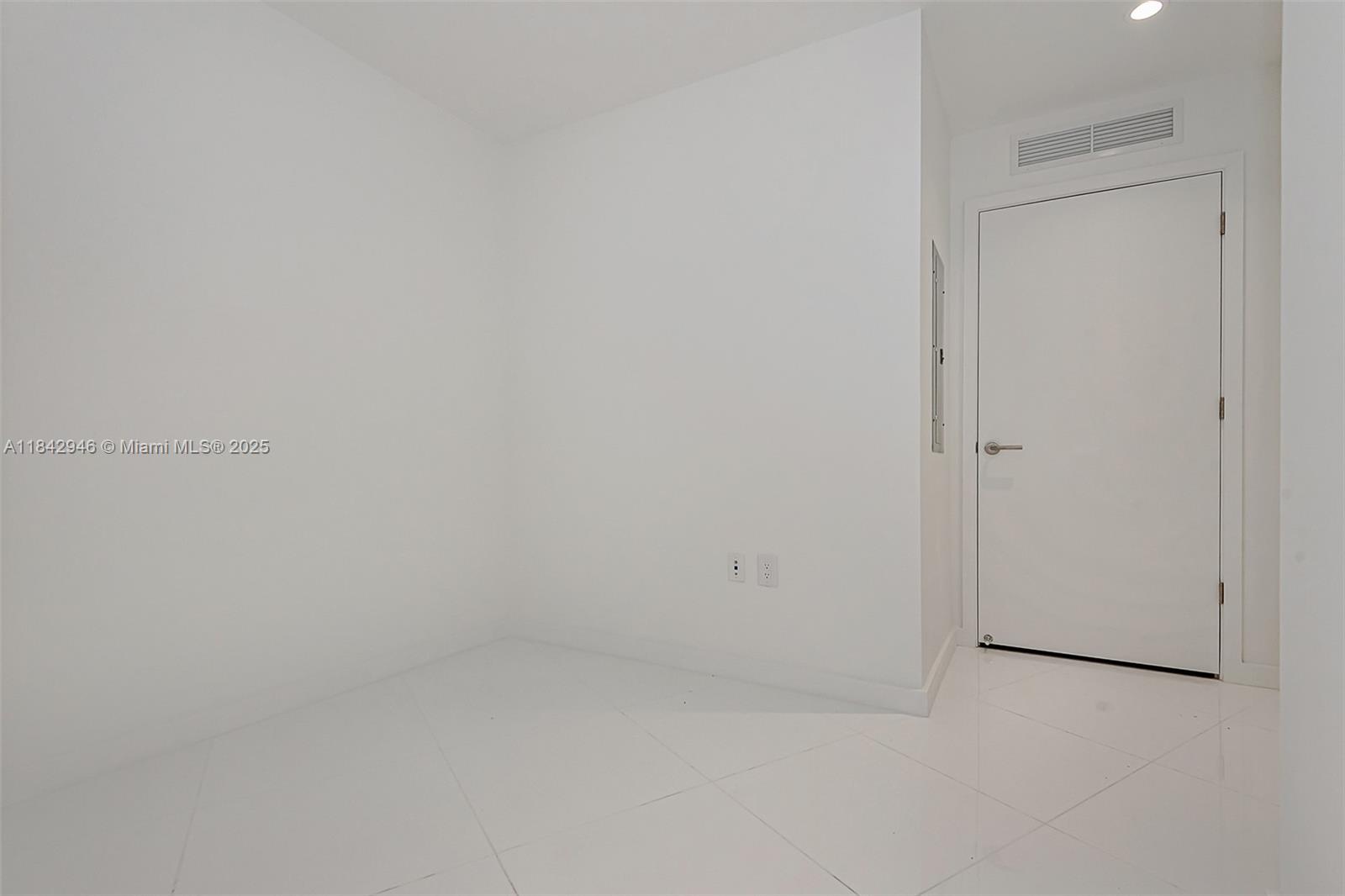 Paramount Miami World Cent - Residential Lease