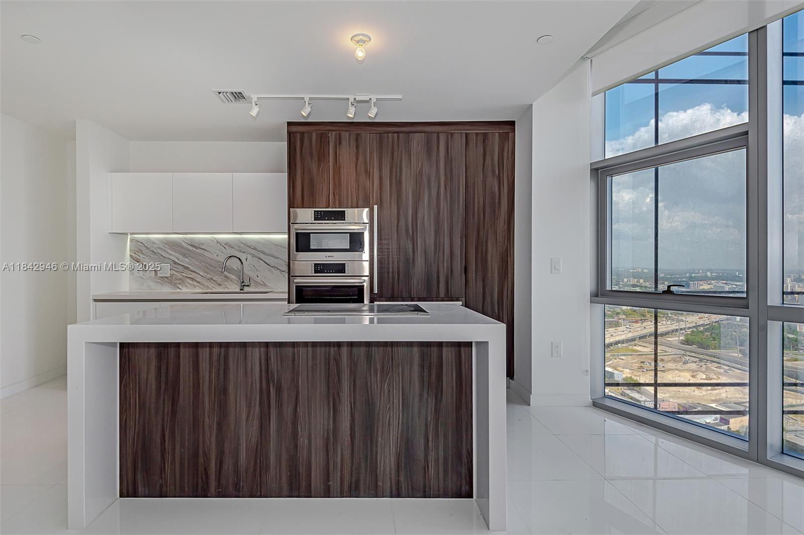 Paramount Miami World Cent - Residential Lease