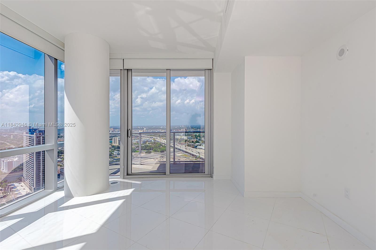 Paramount Miami World Cent - Residential Lease