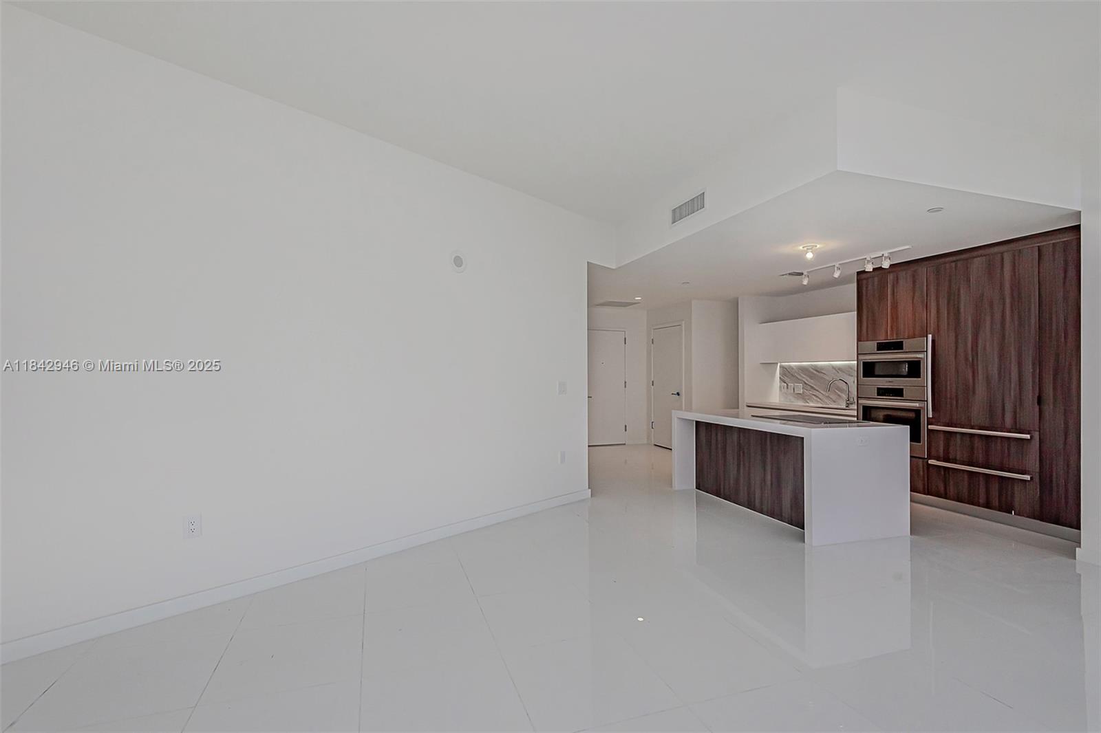 Paramount Miami World Cent - Residential Lease