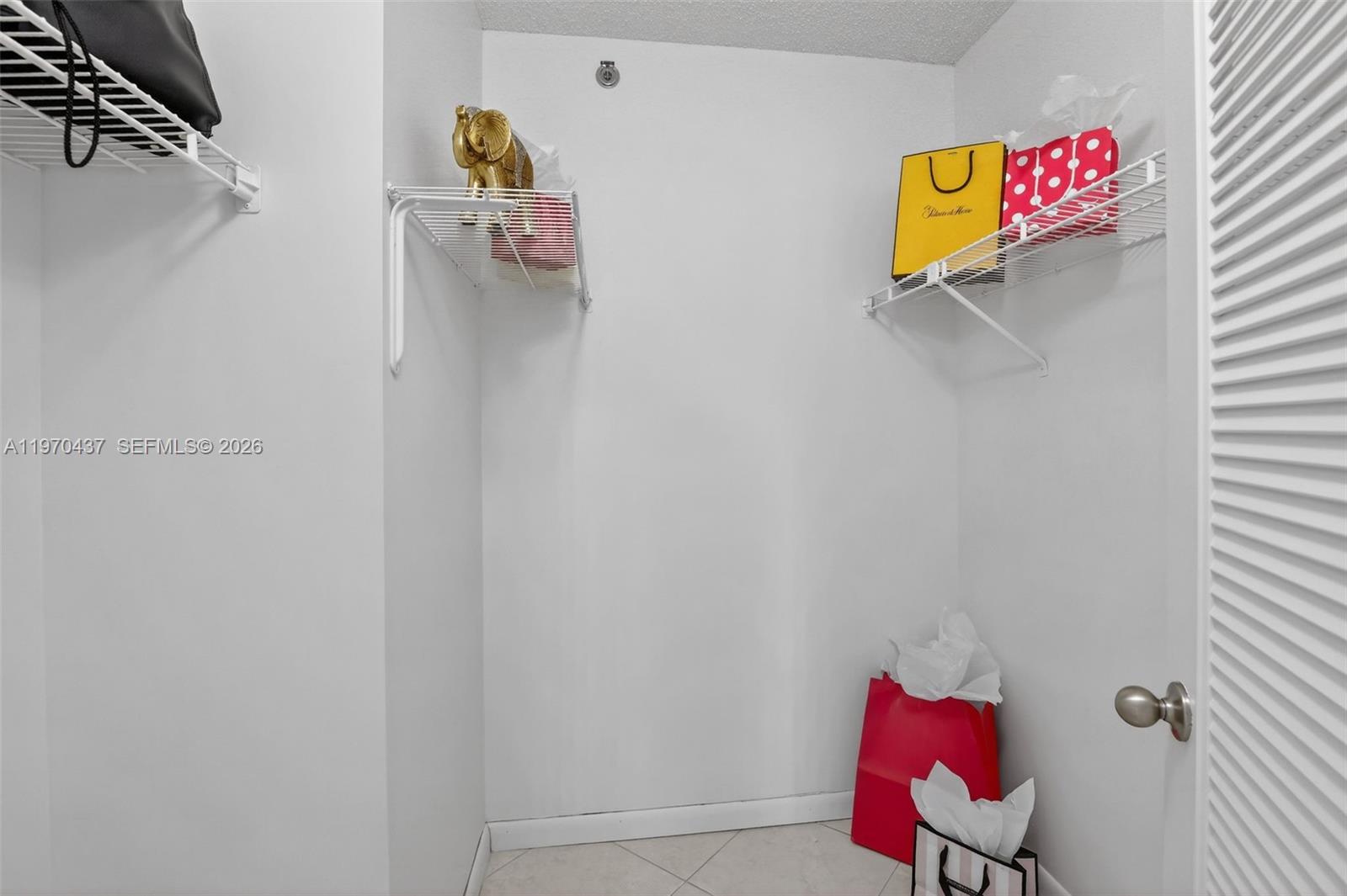 ROLLING HILLS GOLF AND - Residential