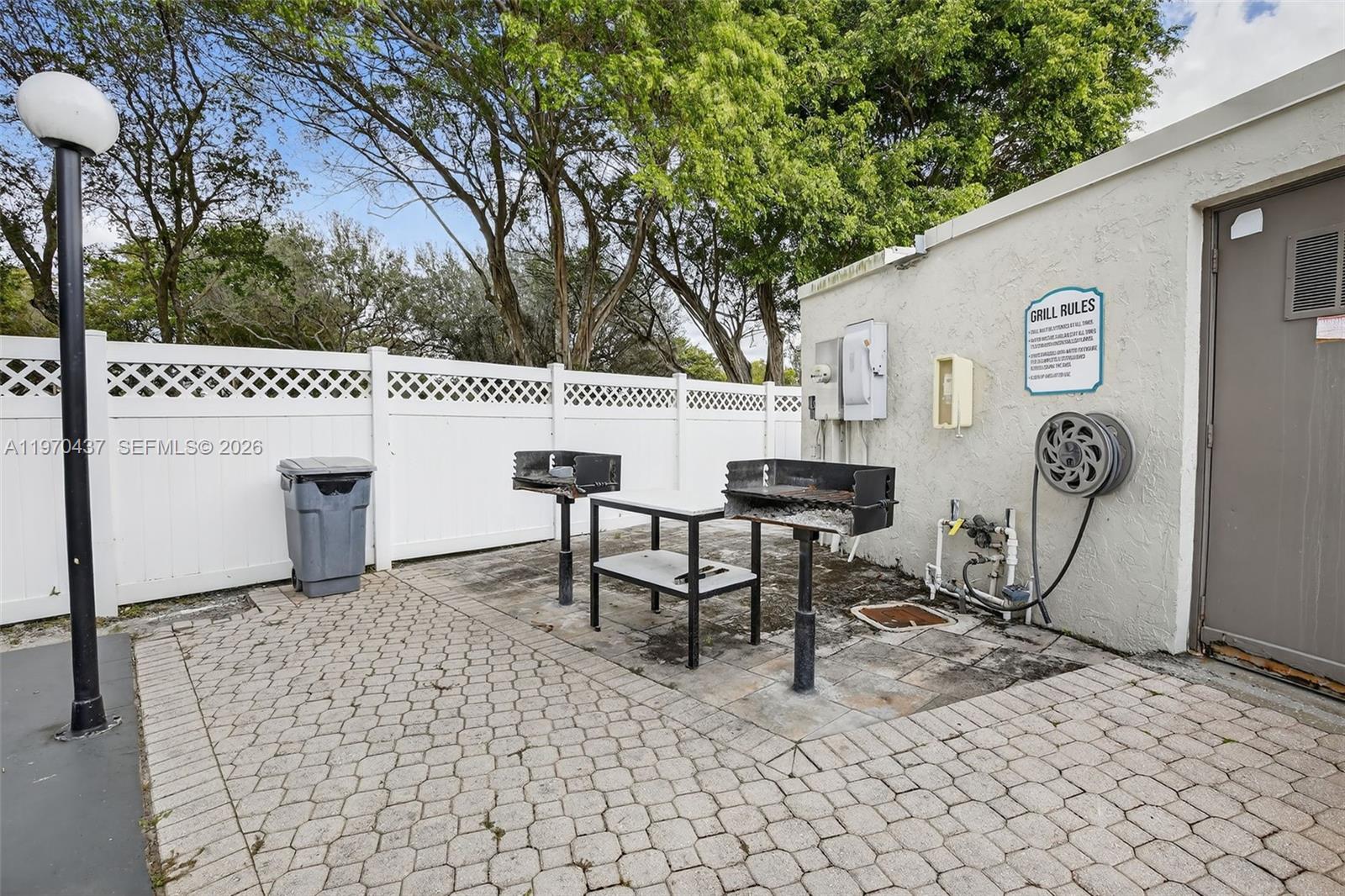 ROLLING HILLS GOLF AND - Residential