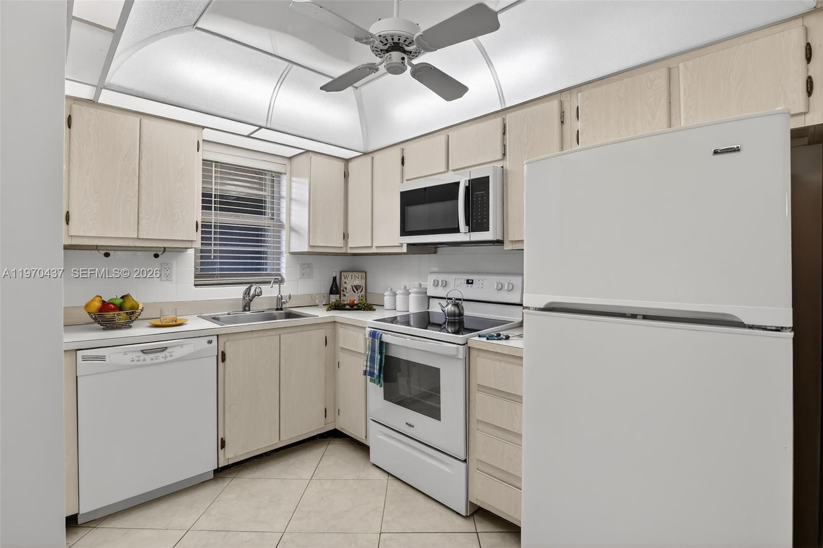 ROLLING HILLS GOLF AND - Residential