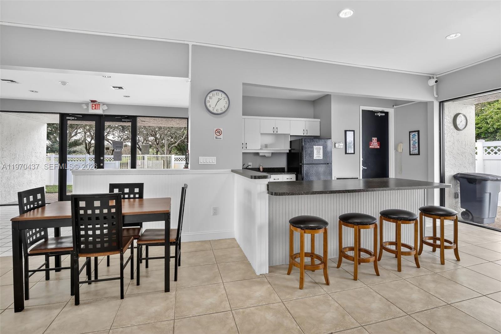 ROLLING HILLS GOLF AND - Residential