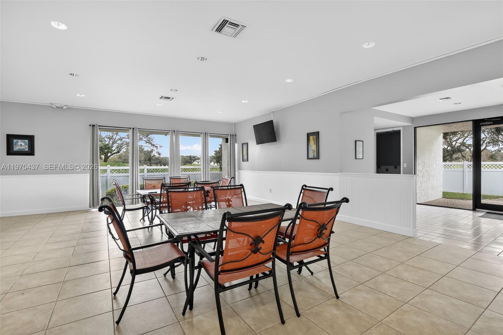 ROLLING HILLS GOLF AND - Residential