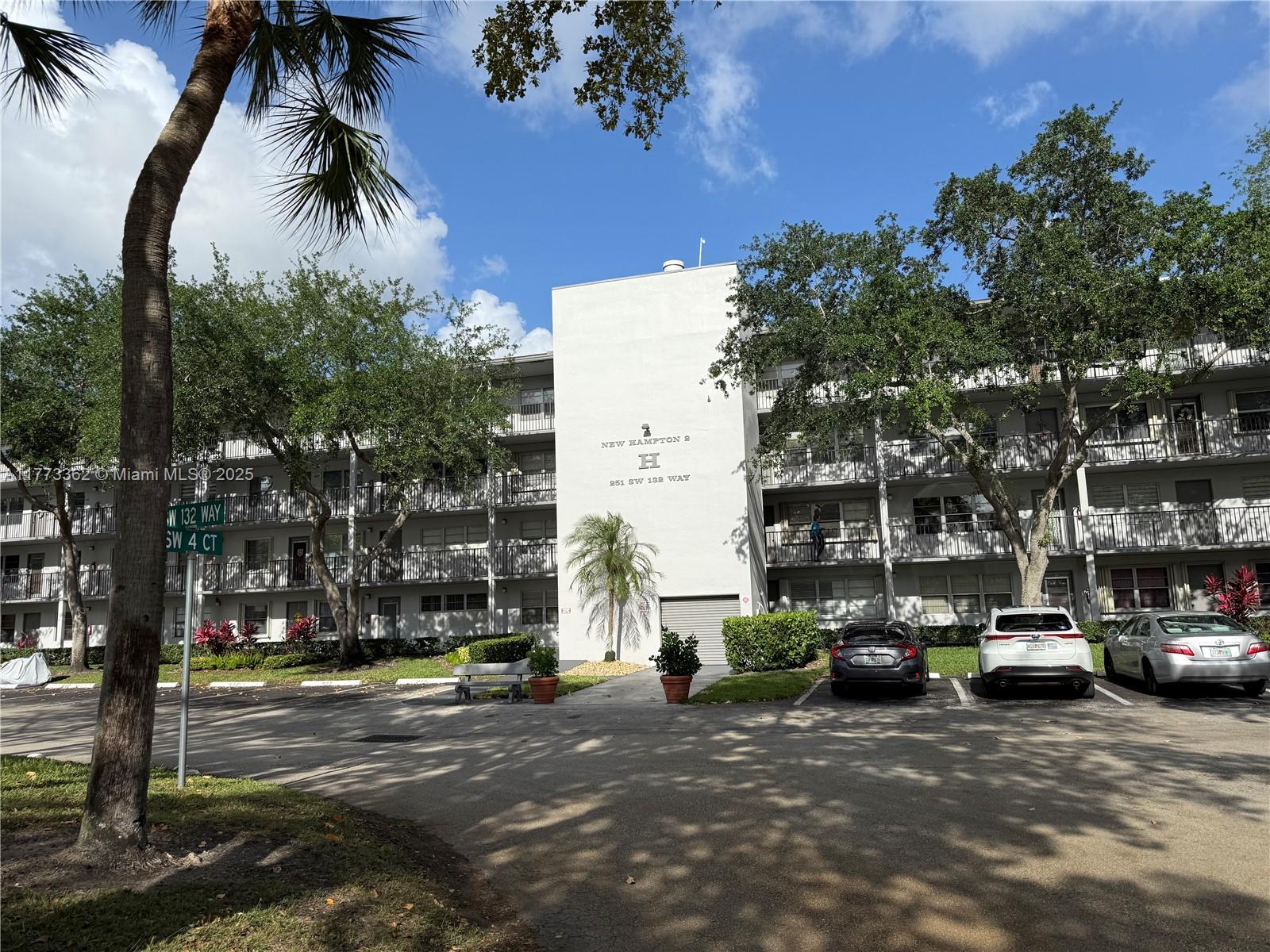 Property for Sale at 251 Sw 132nd Way 318H, Pembroke Pines, Miami-Dade County, Florida - Bedrooms: 2 
Bathrooms: 2  - $209,000
