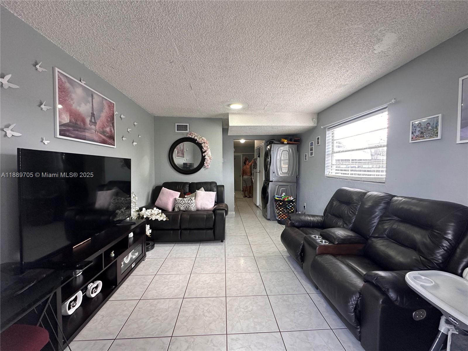 CAROL CITY PALMETTO PARK - Residential Lease