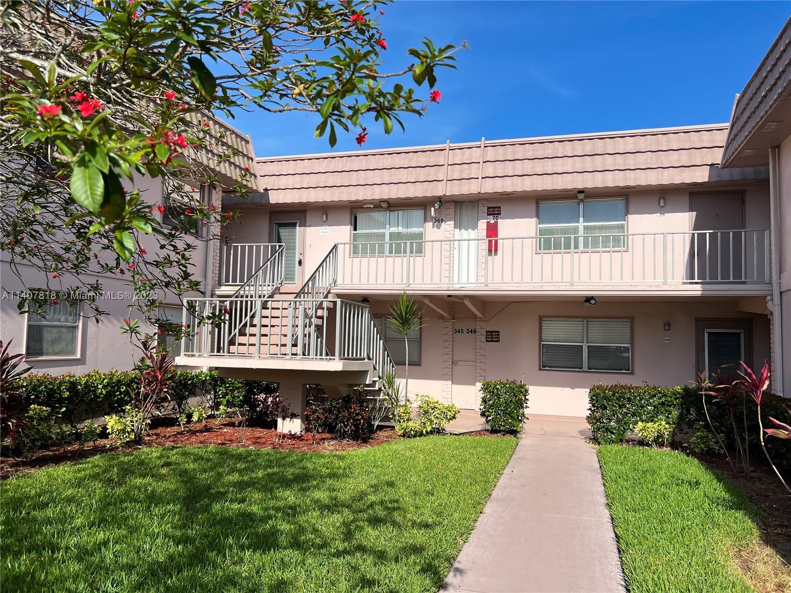 RENOVATION READY AND PRICED TO SELL. CANAL FRONT WITH TRANQUAL WATER VIEWS. KINGS POINT IS A 55+ ADULT COMMUNITY WITH FANTASTIC AMENITIES INCLUDING CLUB HOUSES, INDOOR/OUTDOOR HEATED POOLS, RESTAURAUNT, THEATER, BILLIARDS, HOBBY CENTER, SECURITY, AND SO MUCH MORE. LOCATED CLOSE TO LINTON ROAD RESIDENTS ENTRANCE FOR EASY ACCESS TO THE DEVELOPMENT. THIS UNIT IS A BLANK CANVAS TO RENOVATE AND MAKE YOUR OWN. CAPITAL CONTRIBUTION DUE TO KINGS POINT AT CLOSING. ENJOY THE KINGS POINT LIFESTYLE AT A SANE PRICE!!