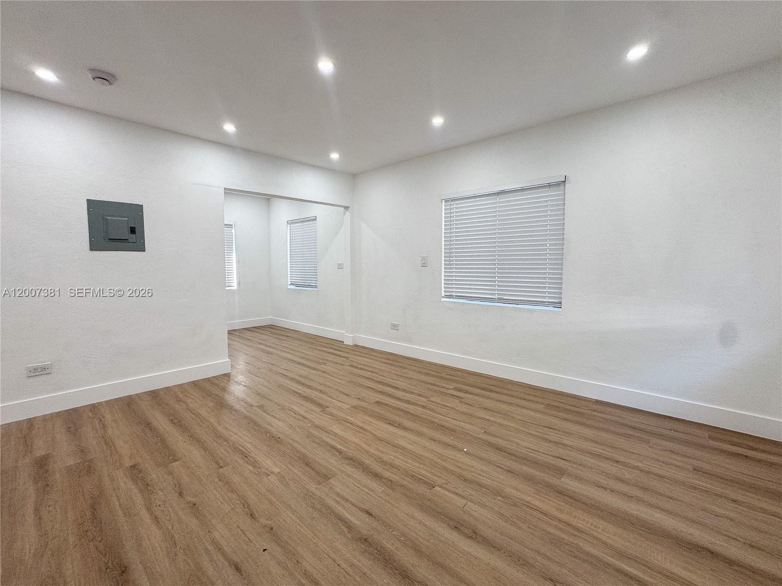 INGLEWOOD GARDENS - Residential Income