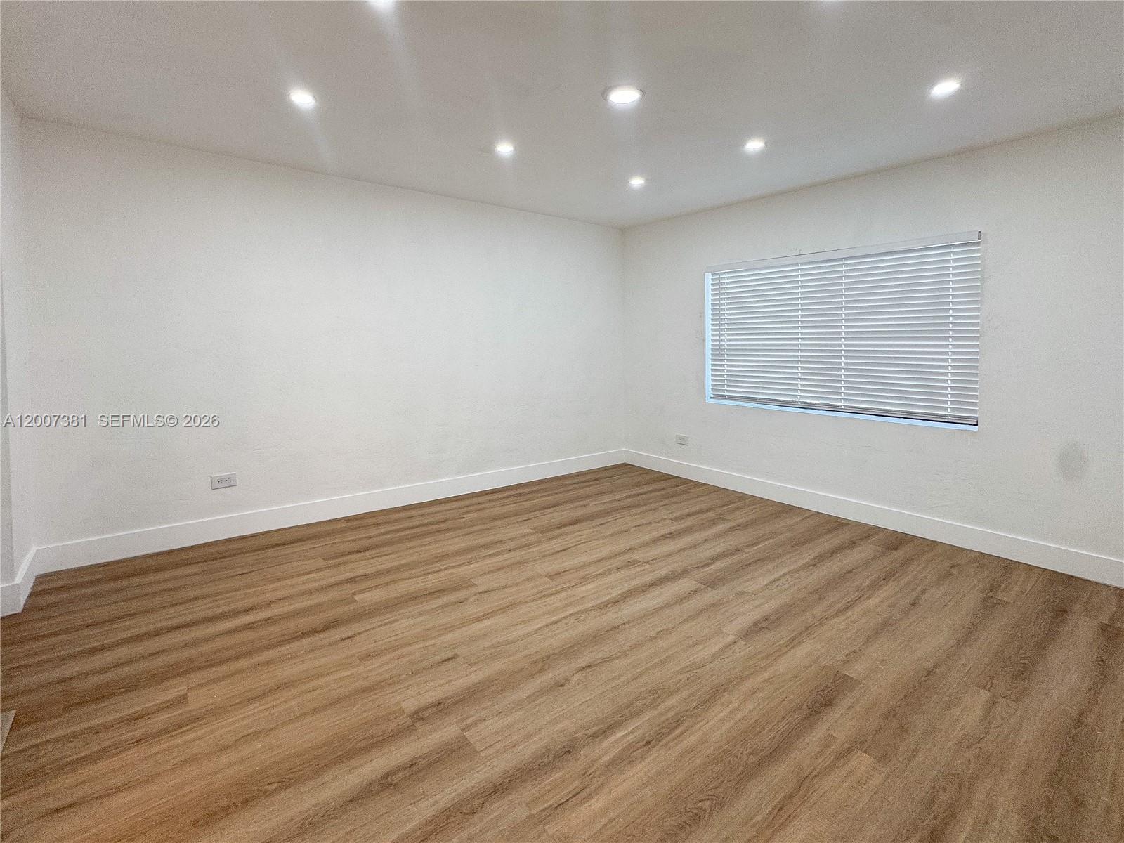 INGLEWOOD GARDENS - Residential Income