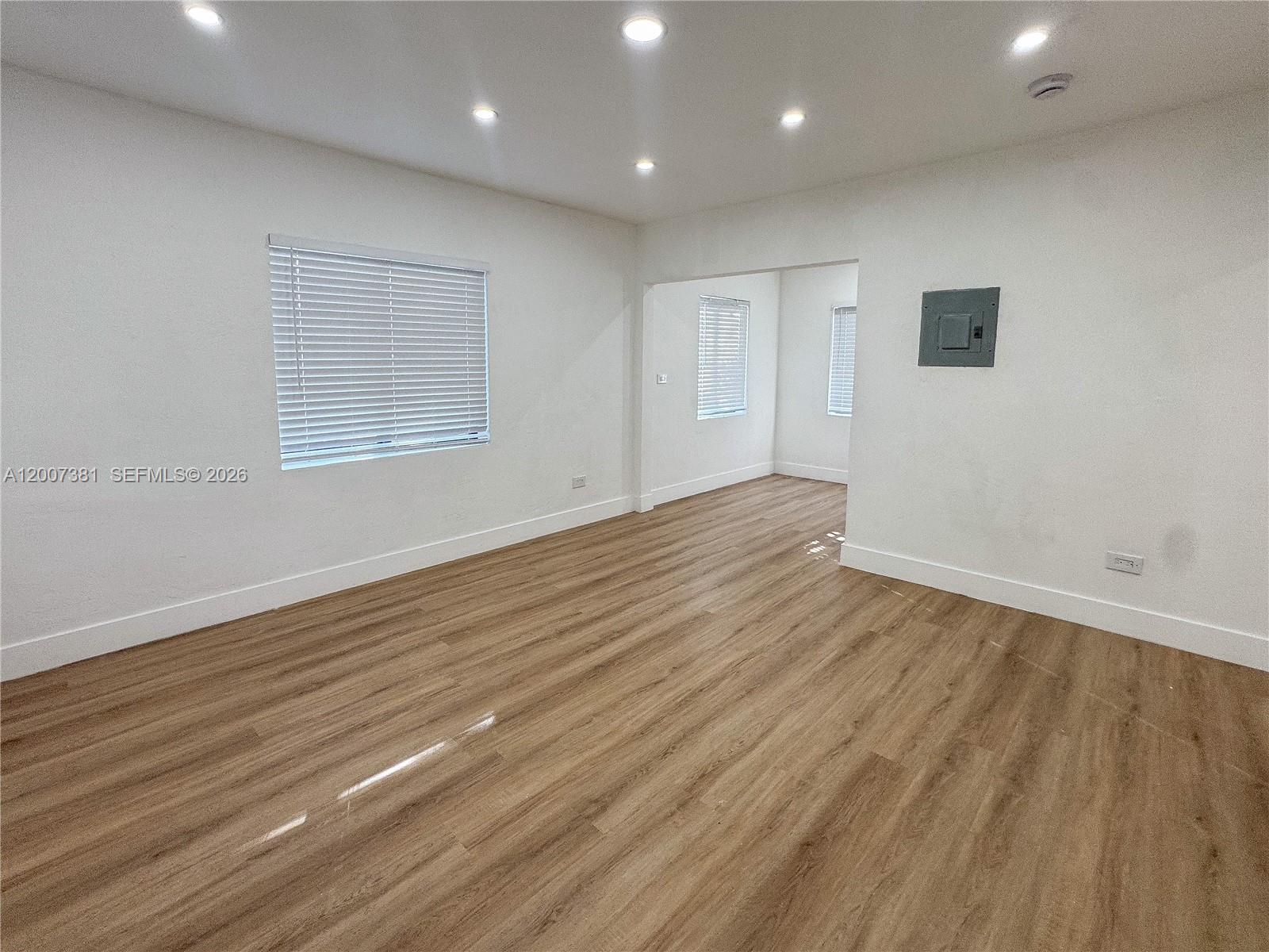 INGLEWOOD GARDENS - Residential Income