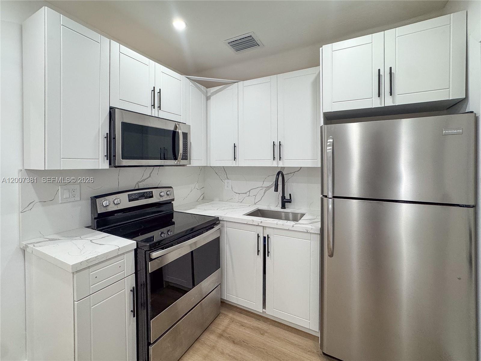 INGLEWOOD GARDENS - Residential Income