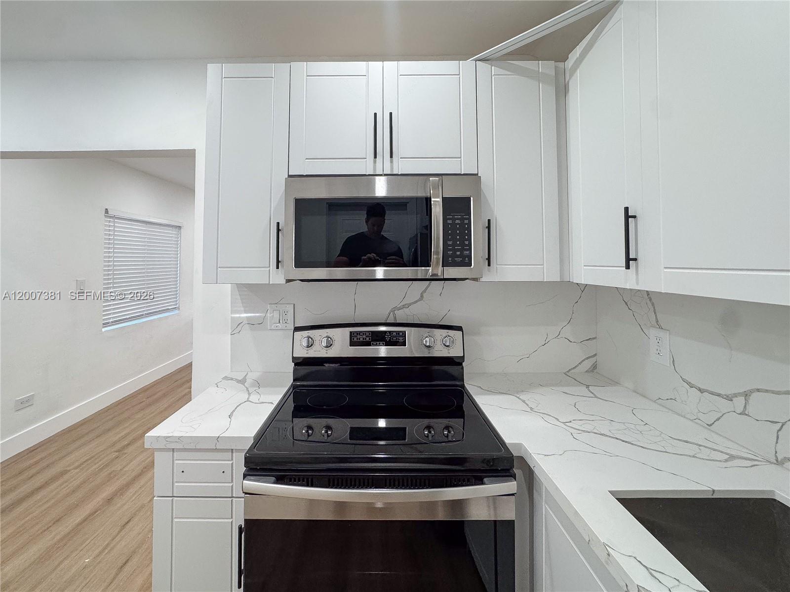 INGLEWOOD GARDENS - Residential Income