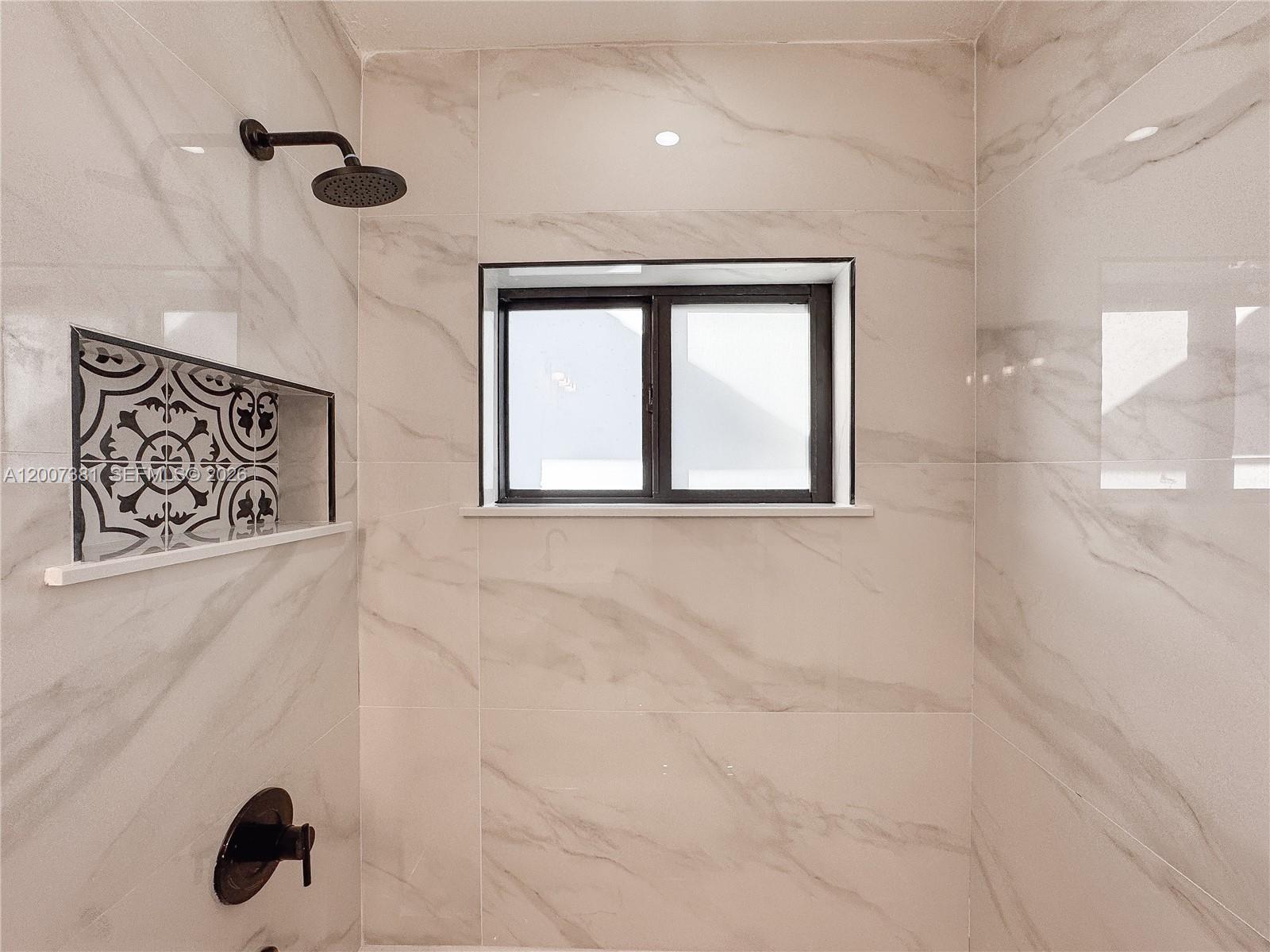 INGLEWOOD GARDENS - Residential Income