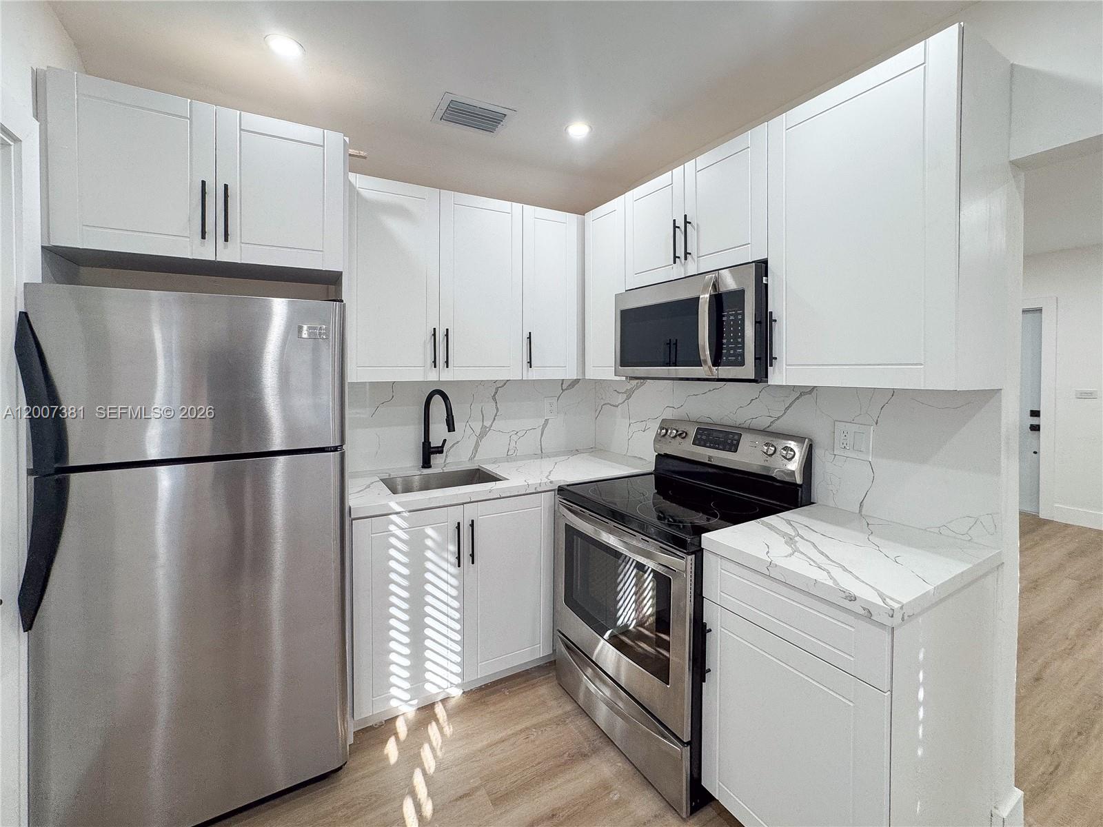 INGLEWOOD GARDENS - Residential Income