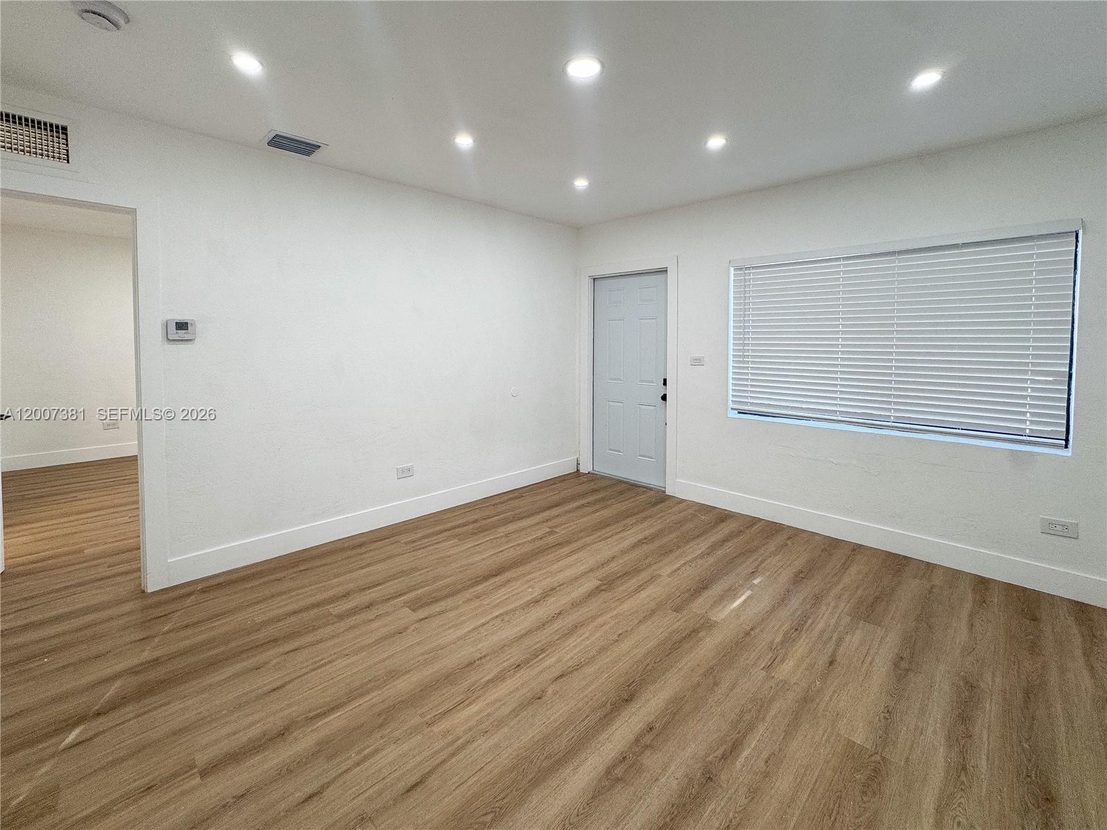 INGLEWOOD GARDENS - Residential Income