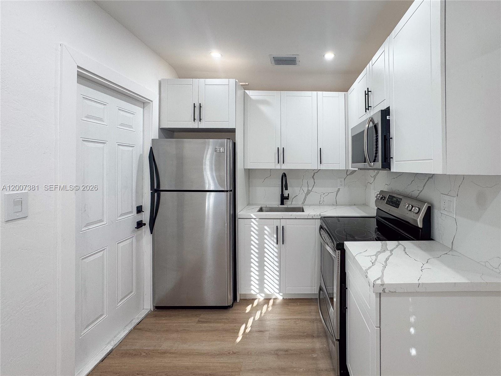 INGLEWOOD GARDENS - Residential Income