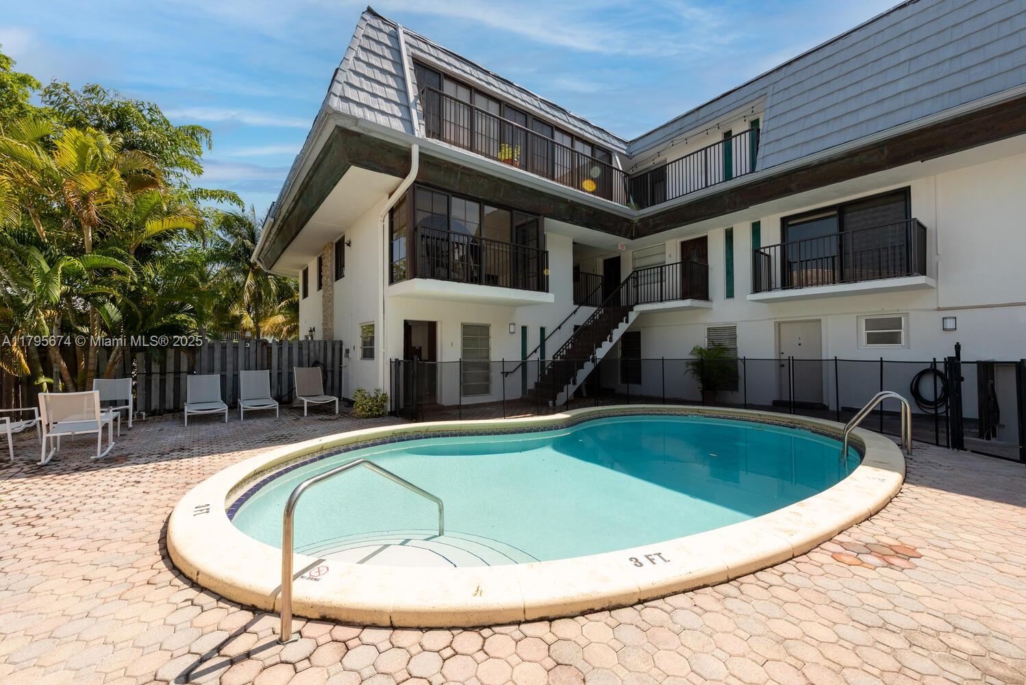 Rental Property at 230 Sunrise Dr 10, Key Biscayne, Miami-Dade County, Florida - Bedrooms: 1 
Bathrooms: 2  - $2,700 MO.