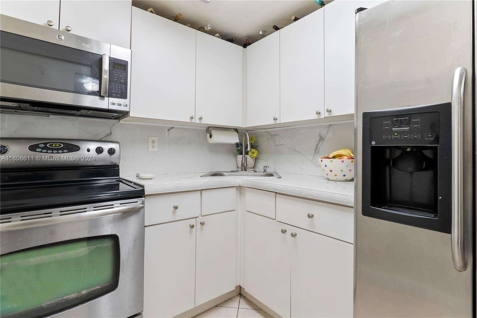 LAS ESTRELLAS CONDO - Residential