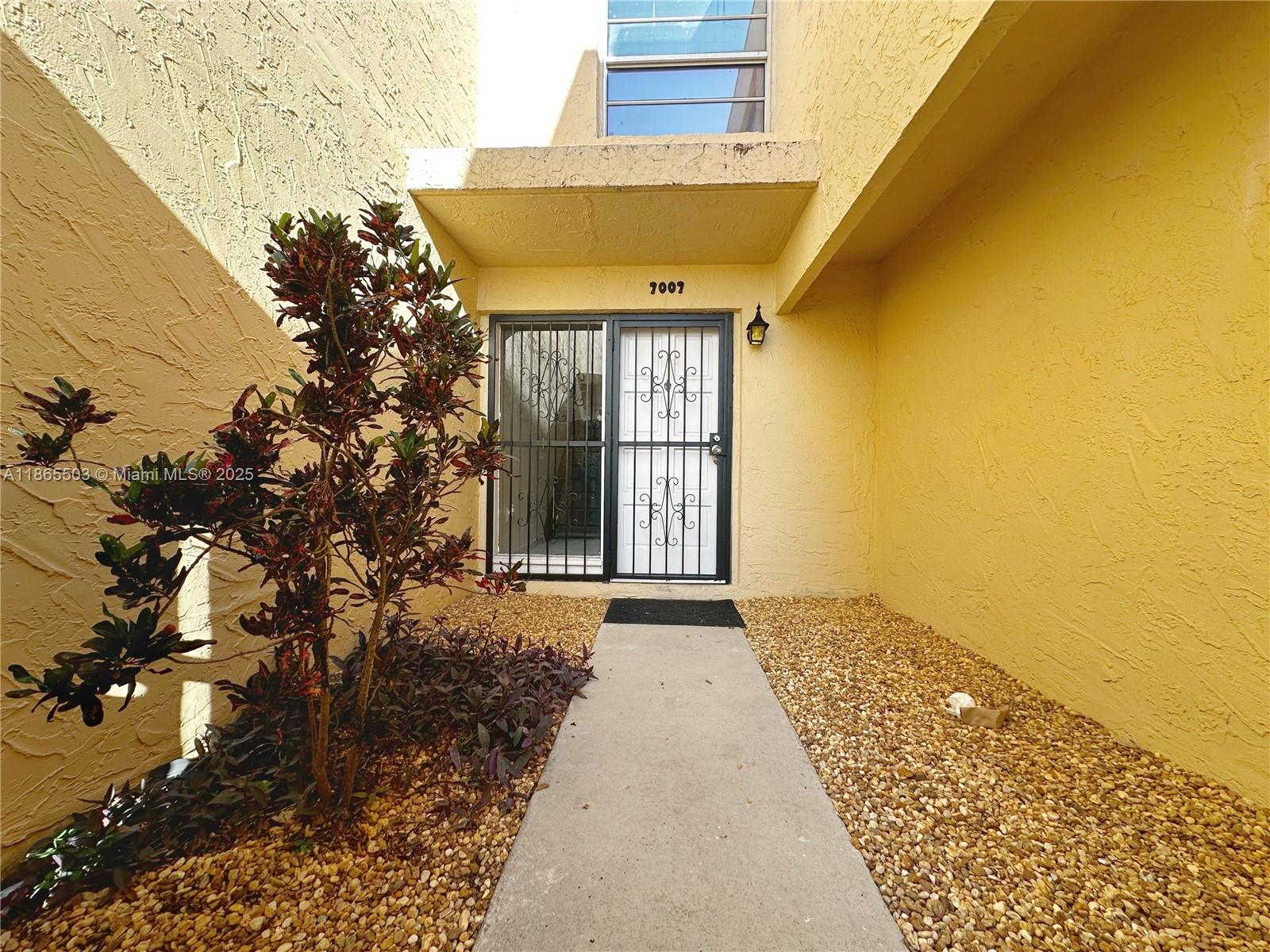 SHORES VILLAS CONDO BLDG - Residential Lease