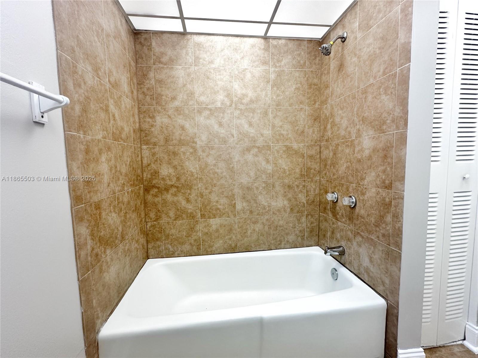 SHORES VILLAS CONDO BLDG - Residential Lease