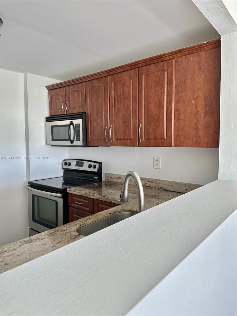 DADELAND PLACE CONDO - Residential