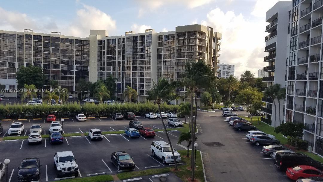 800 Parkview Dr 226