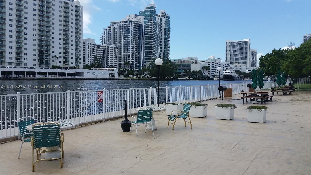 800 Parkview Dr 226