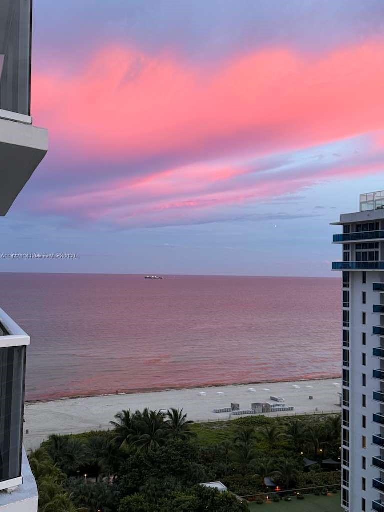 2401 Collins Ave 1807