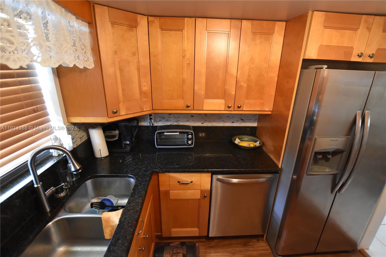 CRESTHAVEN VILLAS CONDO 3 - Residential