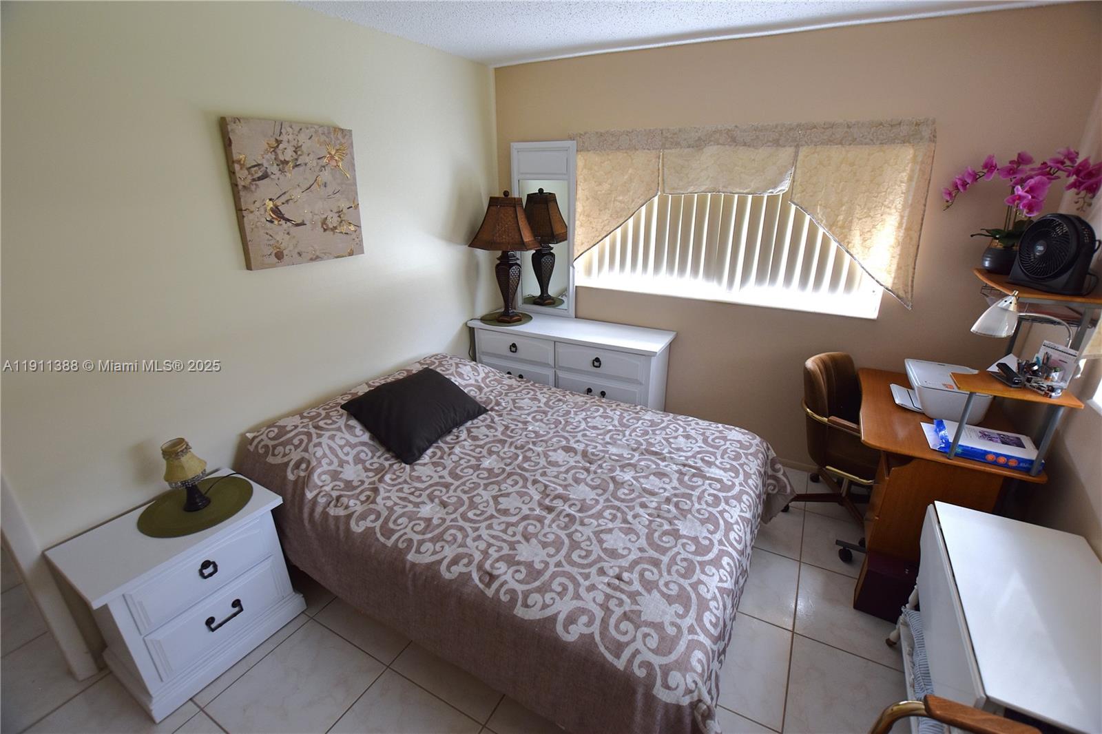 CRESTHAVEN VILLAS CONDO 3 - Residential