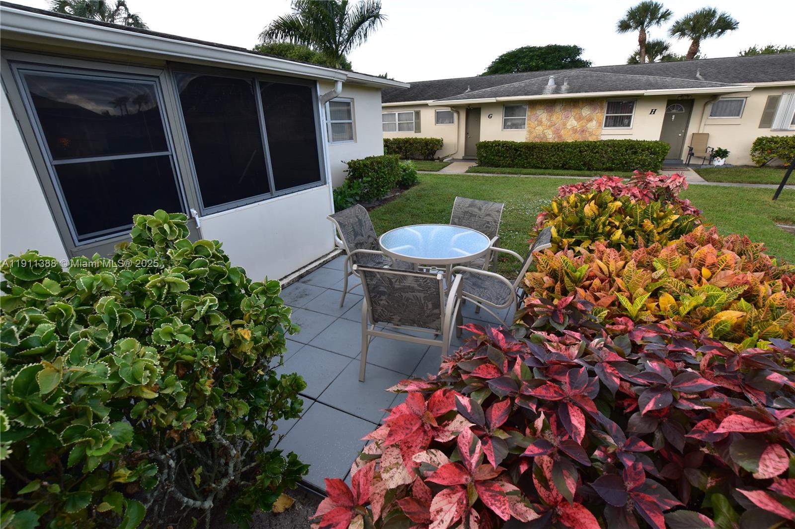 CRESTHAVEN VILLAS CONDO 3 - Residential