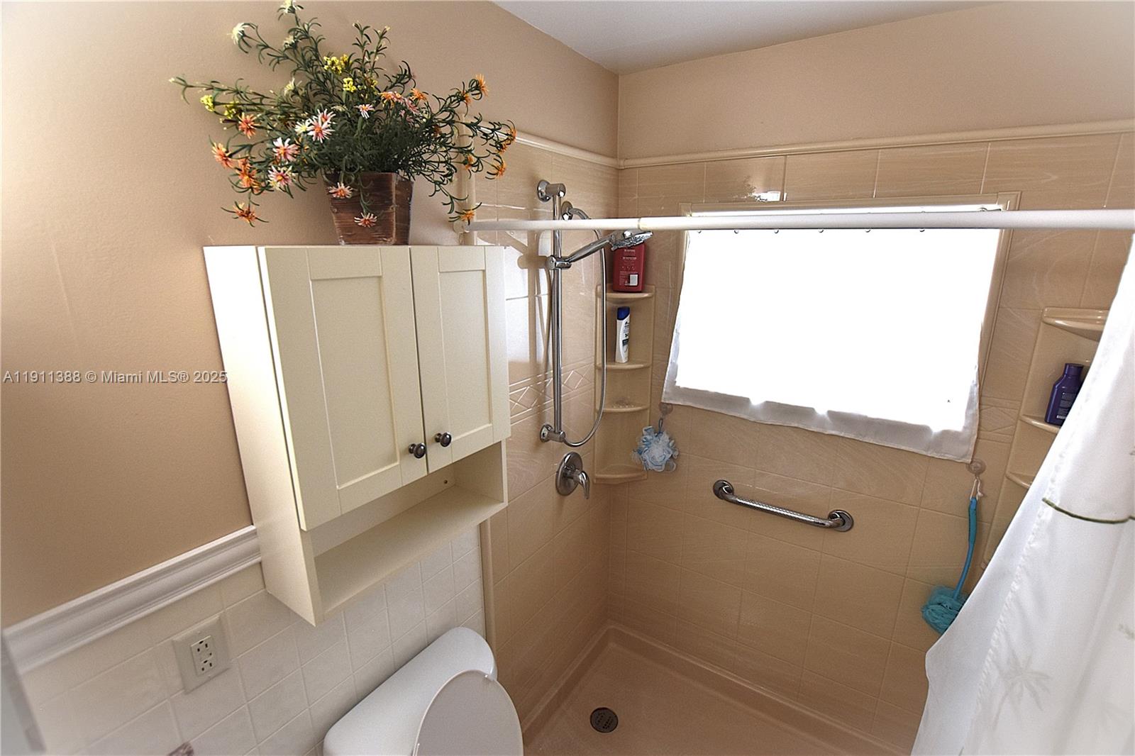 CRESTHAVEN VILLAS CONDO 3 - Residential