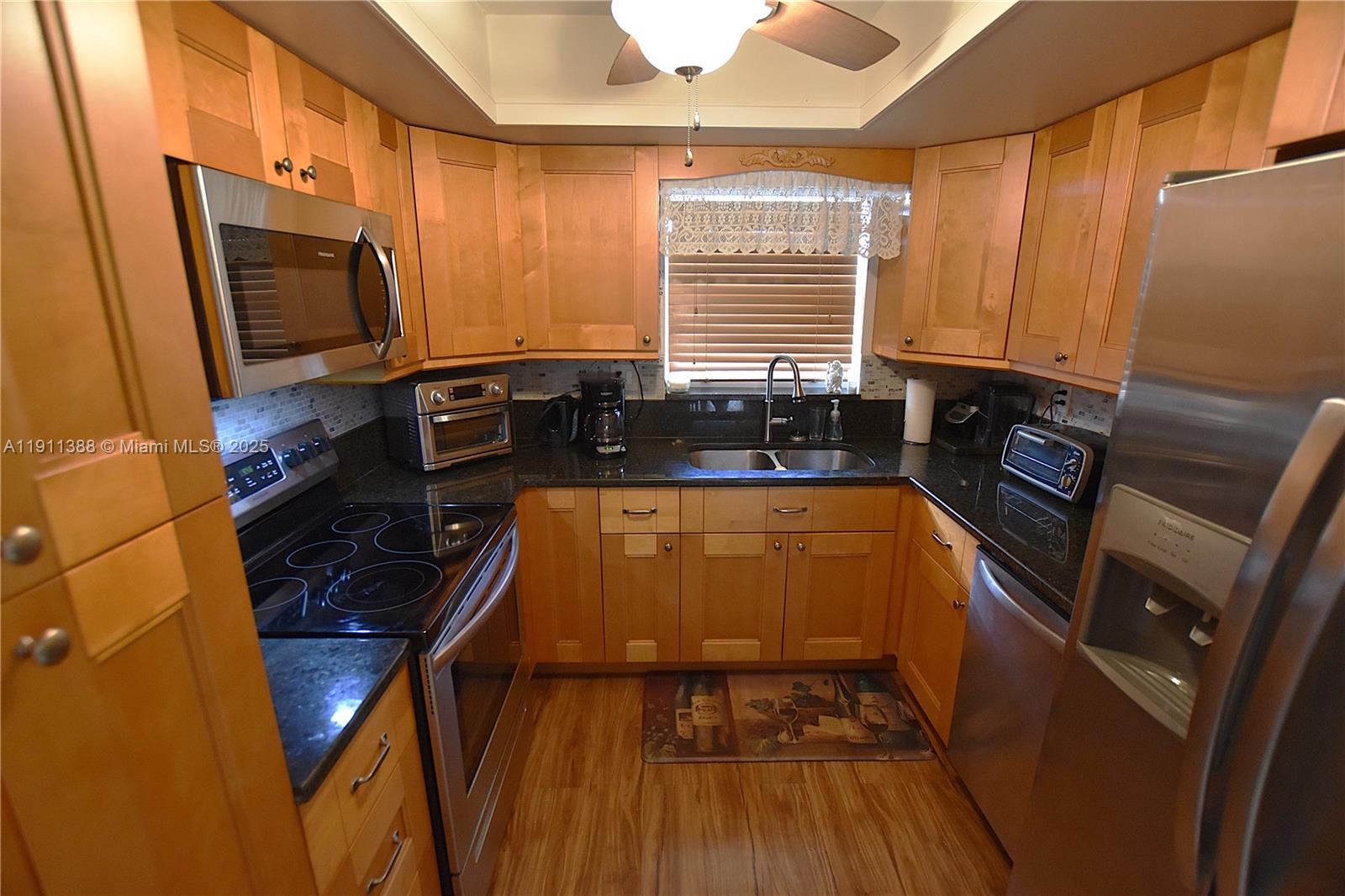 CRESTHAVEN VILLAS CONDO 3 - Residential