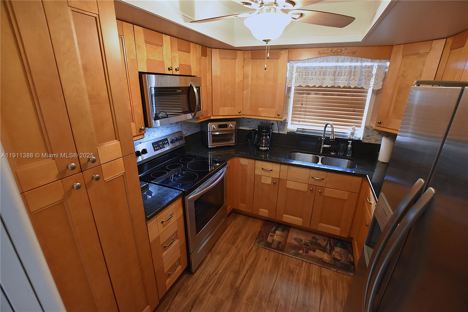 CRESTHAVEN VILLAS CONDO 3 - Residential