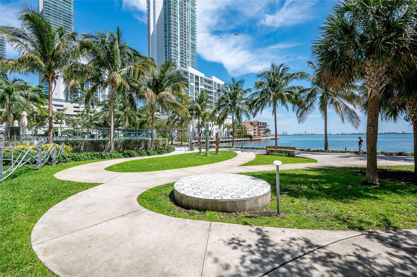 ICON BAY CONDO - Residential