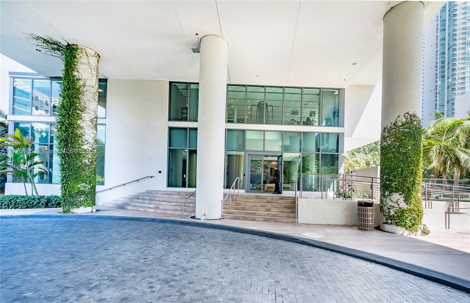 ICON BAY CONDO - Residential