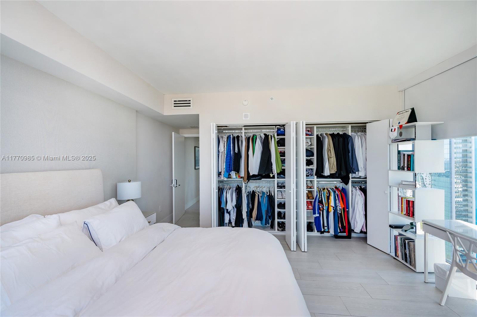 ICON BAY CONDO - Residential