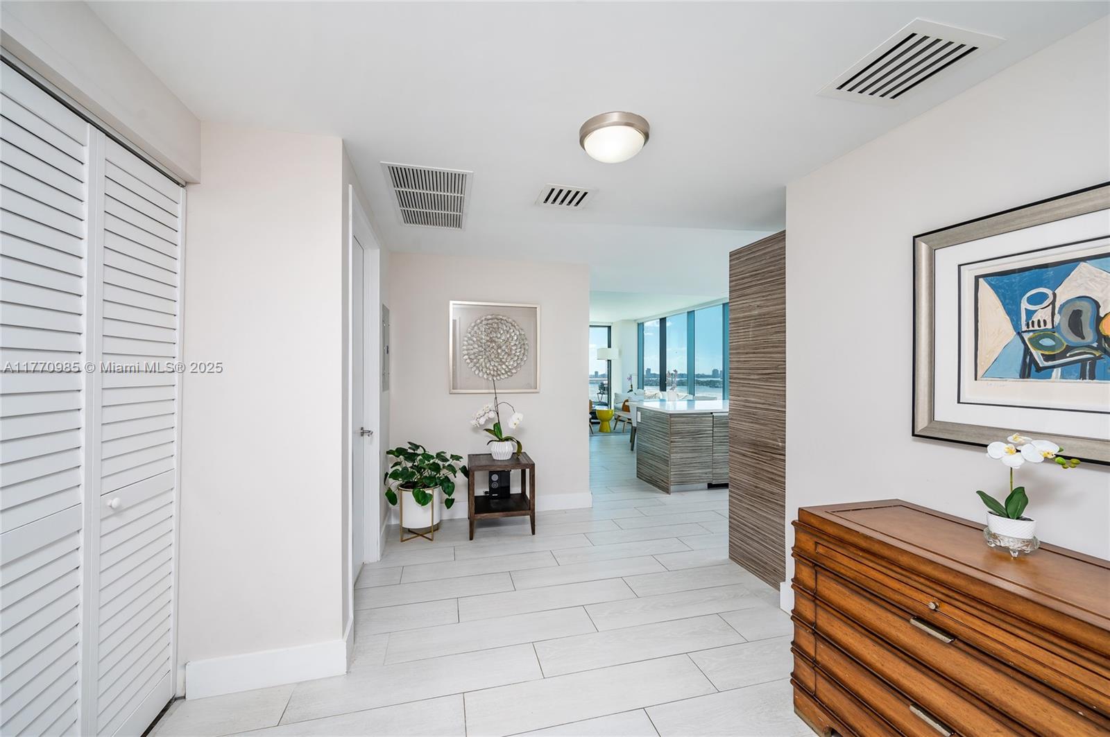 ICON BAY CONDO - Residential