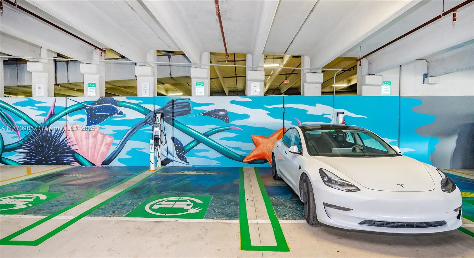 ICON BAY CONDO - Residential