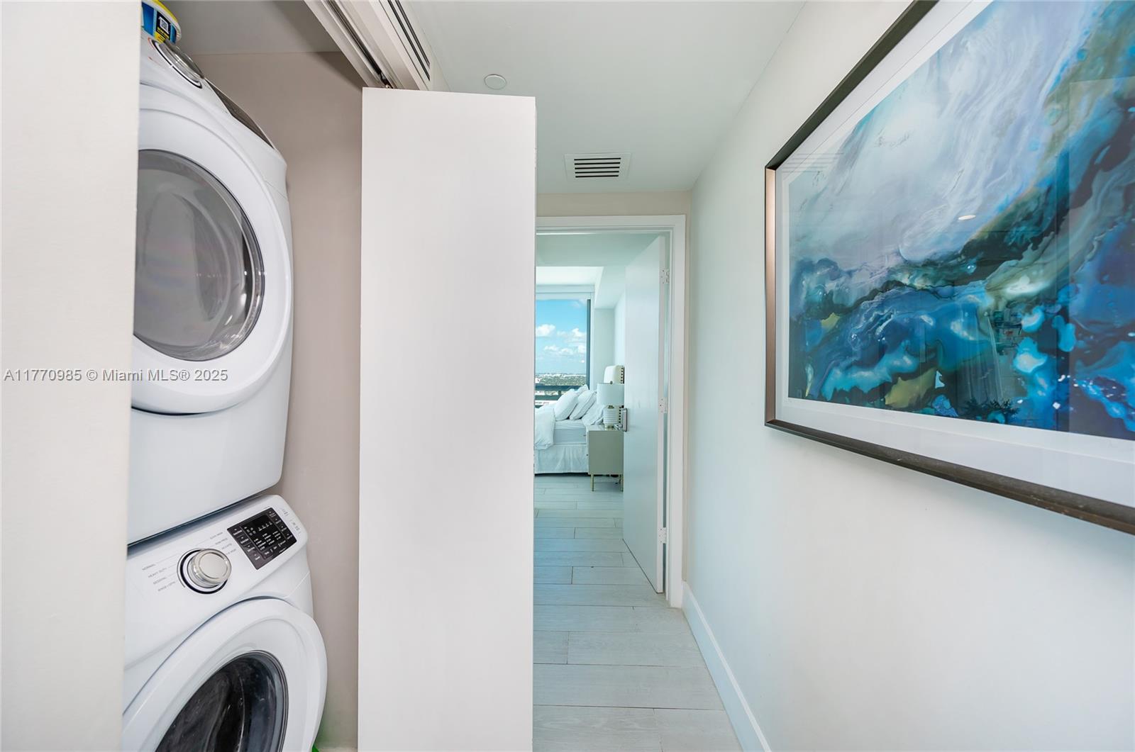 ICON BAY CONDO - Residential