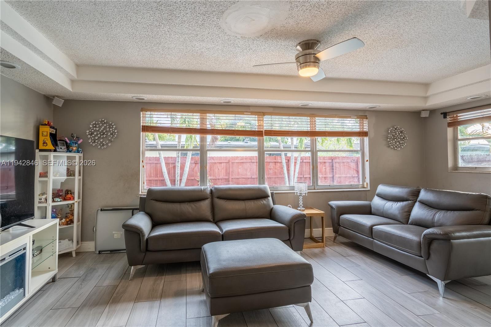 PEMBROKE LAKES SEC 4 - Residential