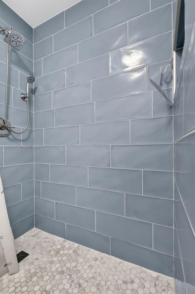 ISLAND VILLAGE PHASE II - Residential Lease